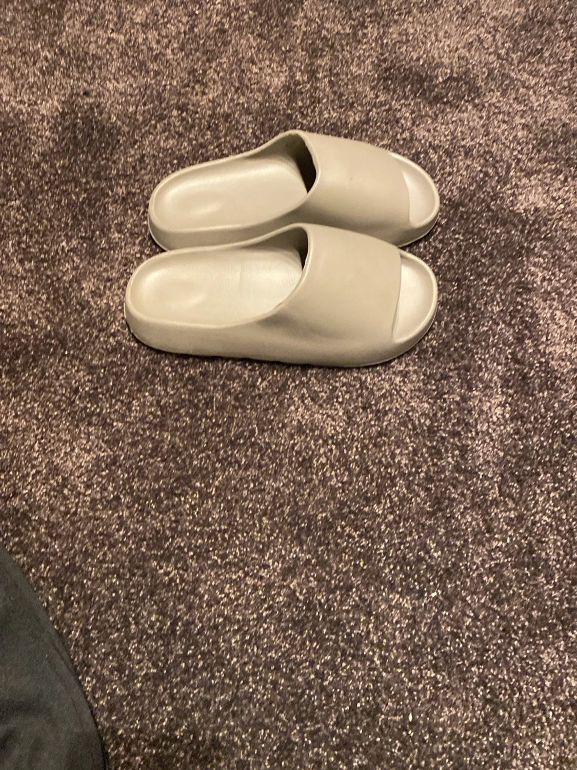Beigea Yeezy slides - 3