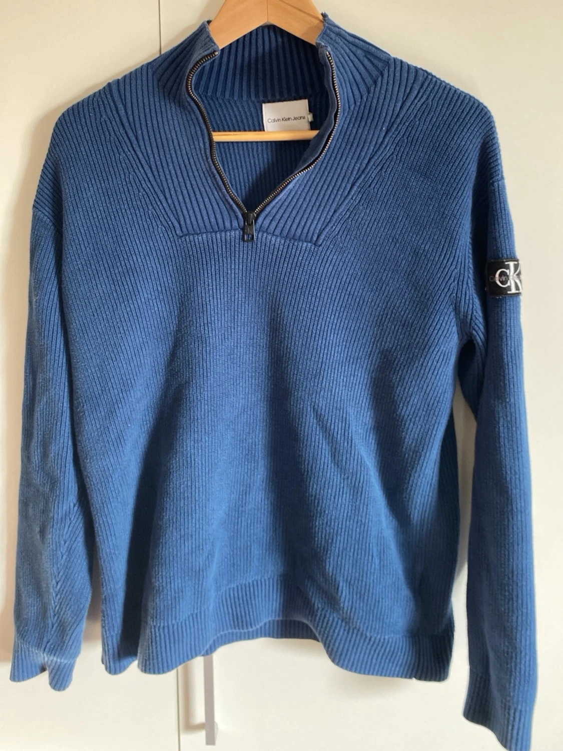 Blå stickad tröja från Calvin Klein