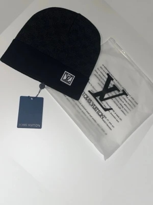 Lvmössa - Helt ny Snygg svart mössa! (One size)