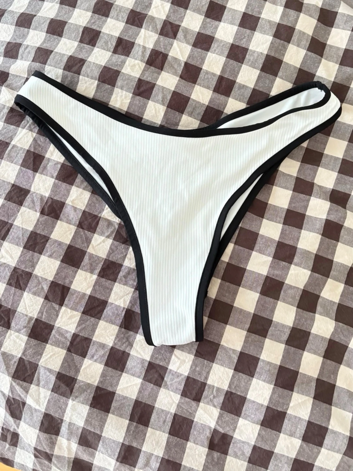 Bikinitrosor från H&M