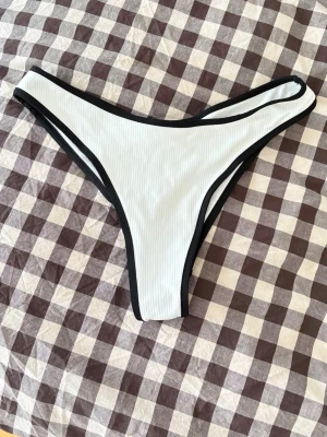Bikinitrosor från H&M  - Bikinitrosor från H&M. Fint skick.