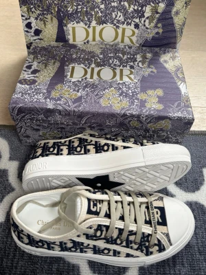 Svarta dior skor dam - Säljer dessa superfina skor. Skriv vid intresse!