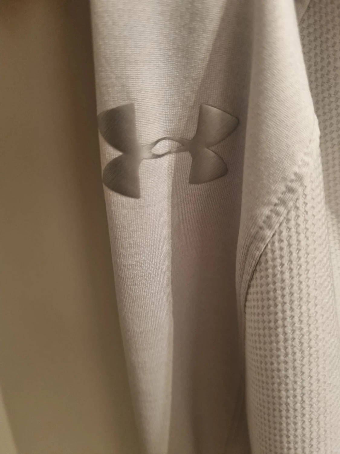 Ljusgrå hoodie från Under Armour - 3