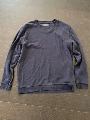 Dressmann Sweatshirt - En skön sweatshirt från Dressmann. Säljer då jag inte kan ha den längre.