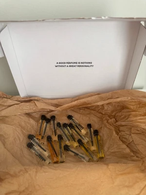 Essnce testers 15 st - Ordinarie pris för 15 st testers 675 kr+30 kr frakt. Carashmellow, Absolu vanilla, Vanilla baby, Pink haze, Oh darling, Very cherry, Drunk apple pie, Milky flower, Coco on the beach, Skyfall mystery, Elle la nuit, Dusty amber, Toxique, Bacco le doux, Boozy peach.