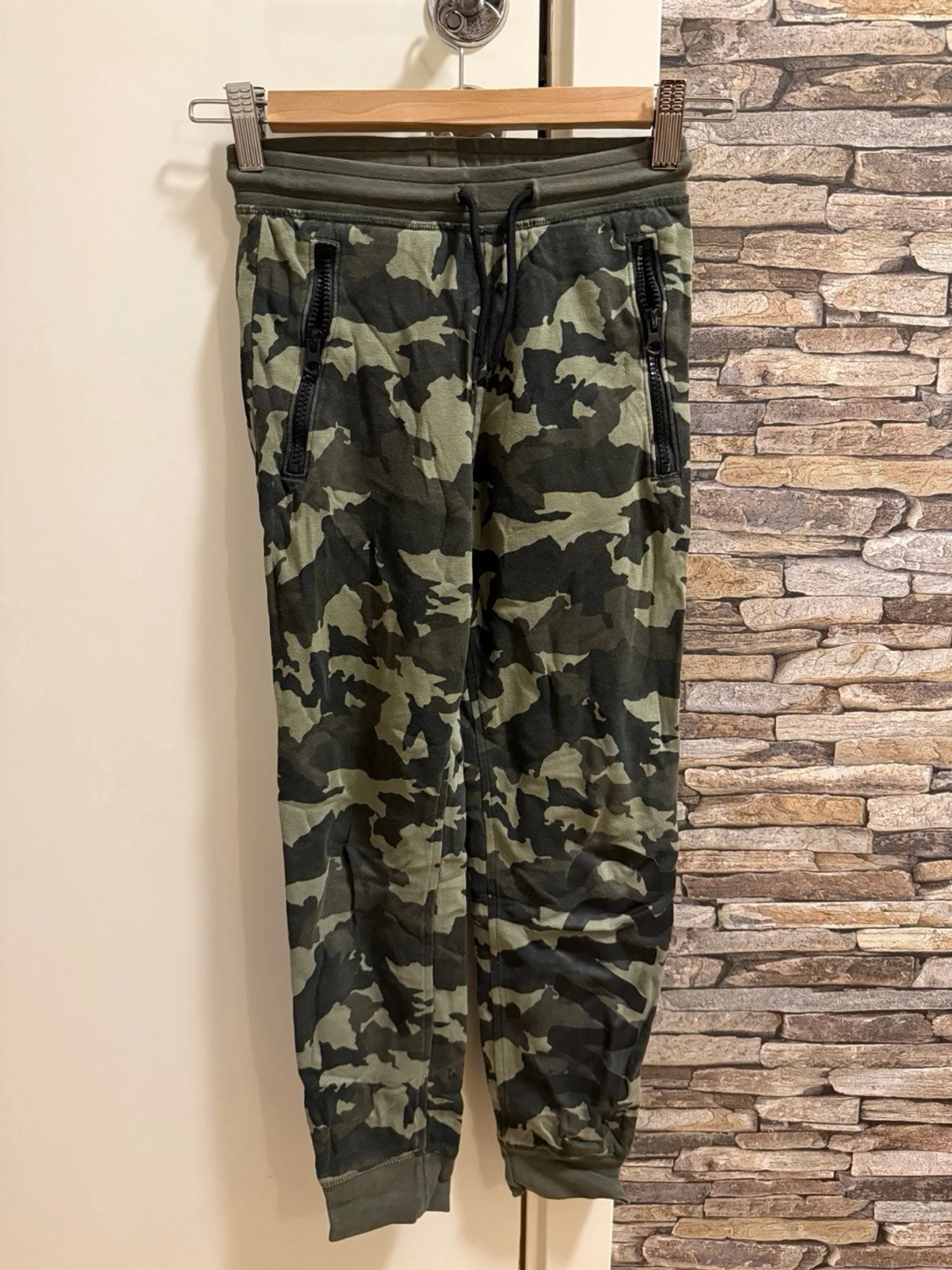 Camo mjukisbyxor med dragkedjor