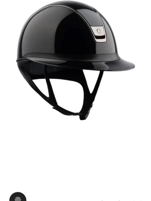 Samshield hjälm!  - Miss Shield Glossy med Svart Chrome 2.0! Använd fåtal gånger. Aldrig ramlat av med hjälmen. Nypris 5000kr. Säljer för 4200kr. Storlek syns på sista bilden❤️❤️(tillkommer med originalpåse)