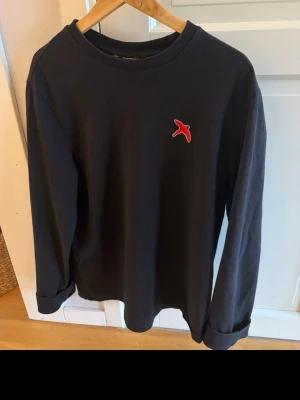 Arigato sweatshirt - Snygg och stilren Arigato sweatshirt i storlek M. Rätt stor i storleken kan passa L också. 