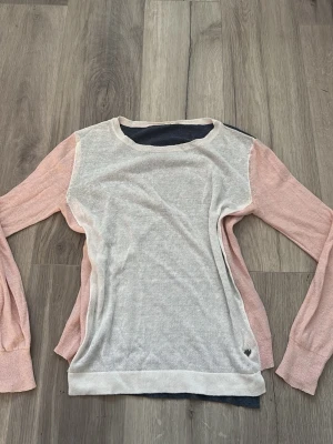 Cool tröja  - Inte använd, tre färger, lite genomskinligt material  typ 