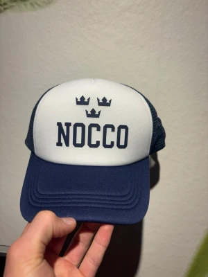NOCCO x Tre kronor krps - Nocco x tre kronor keps som är vunnen under hockey JVM 2026 helt ny har ett högt andra värde