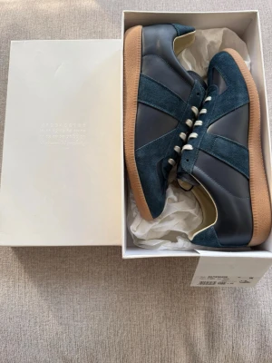 Maison margiela gats (Navy/42 - Great condition margiela gats, never worn. Completely new. Comes with box and dustbags (everything included in the picture). Same day shipping.  Size 42 definitely fits 43