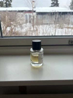 ESSNCE Sweet Cara Eau de Parfum - Använt 1/3, doftar dom sol de Janeiro 