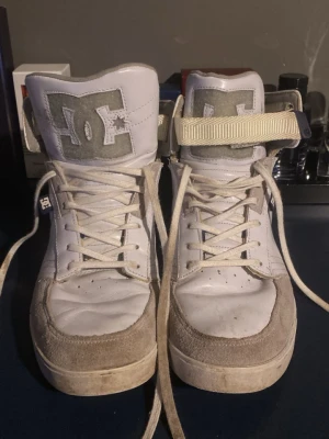 2010 Dc life admiral sport - Ett par vintage Dc life admiral sport från 2010. De ska tvättas och nya bilder kommer ut snart. Lådan är borta 