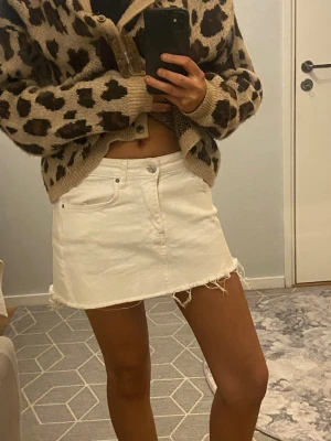 Vit kjol - Jättefin vit jeans kjol🤍