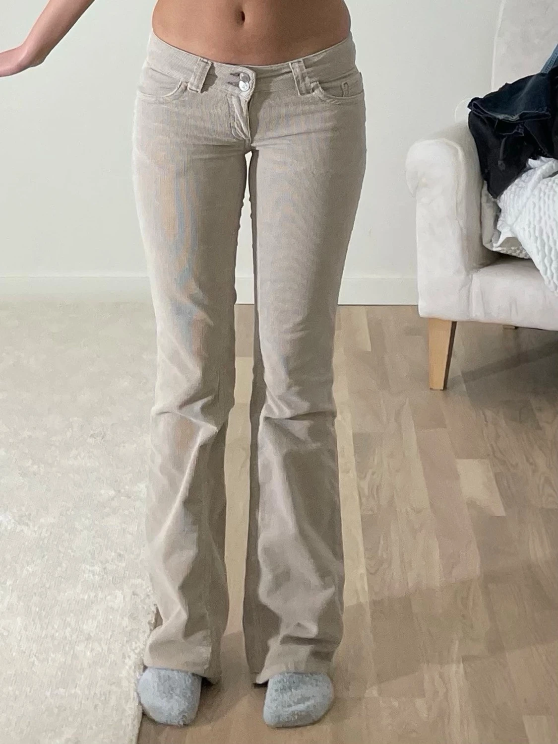 Beiga bootcut manchesterbyxor från Nelly - 1