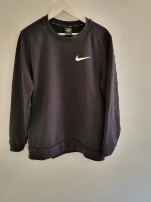 Svart sweatshirt från Nike - Mycket gott skick Storlek M 