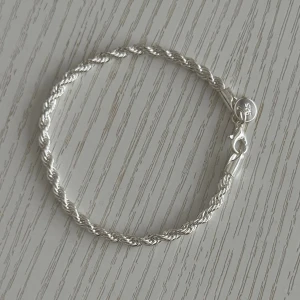 Sterlingsilver 925  - Priset gäller för en armband 