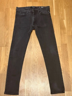 Replay - Replay jondrill w32 - jeans som passar året runt! Perfekta till alla outfits, oavsett om de är vardag eller fest. 