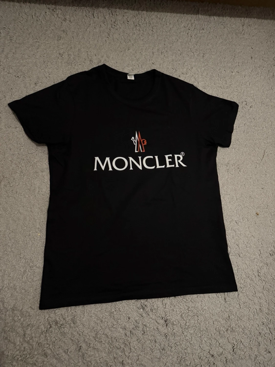 Svart Moncler t-shirt med logga