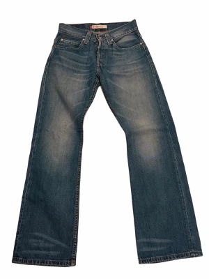 LEVIS 512 BOOTCUT - Modell: 512 Bootcut👖  Färg: Blå/Ljusblå🎨  Storlek: W28 L32🪡🧵  Mått: W37cm L103cm Benöppning: 23cm 📐