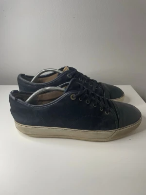 Lanvin - Säljer ett par lanvins med matt toebox med lite defekter,hör av er vid minsta fundering 