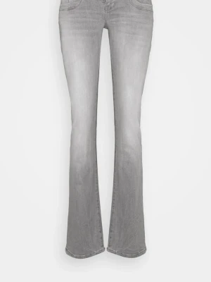 Grå ltb bootcut jeans  - Dem populära snygga grå ltb jeansen. Med bootcut-modell och utsvängda ben. Perfekta för dig som gillar trendiga byxor och vill ha ett par bekväma jeans med lite stretch. Storlek W27 L32. Helt nya med lapp kvar. Pris går att diskuteras! 