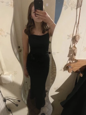 Svart klänning - En jätte fin svart klänning från shein som aldrig blivit använd. 