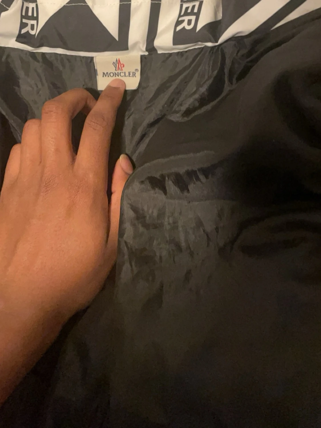 Moncler svartvit dunväst med logga - 1