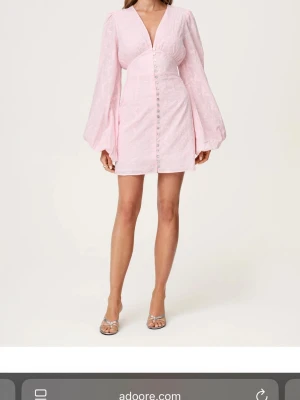 Söker!! - Söker denna i storlek 34!!🩷