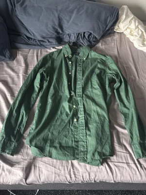 Grön skjorta från Ralph Lauren - Stilren Ralph lauren skjorta i grymt skick!! Hör av er vi frågor 