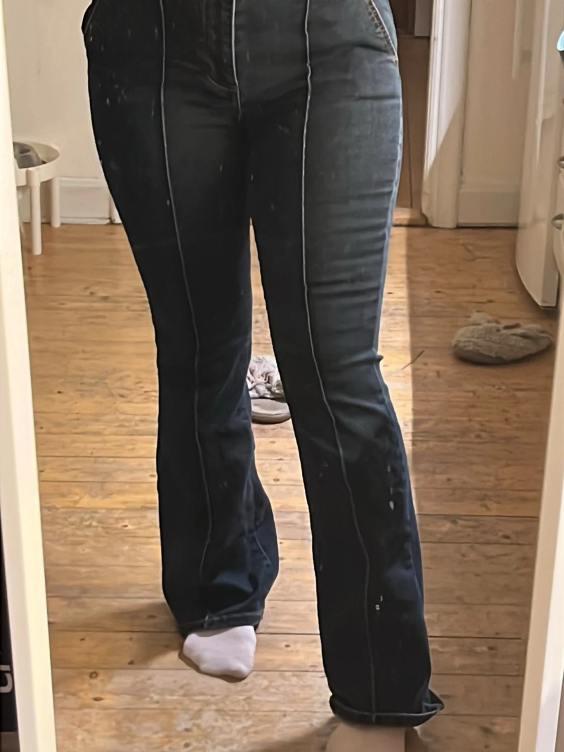 Mörkblå bootcut jeans med kontrastsömmar - 1