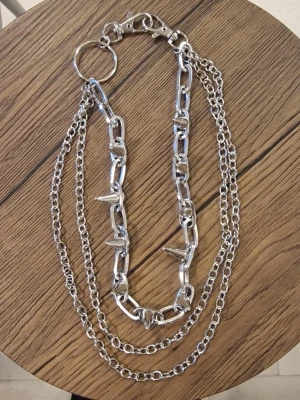 Byxkedja spikar - Byxkedja spikar. Yttre kedja längd 50 cm. Länkkedja 40 cm. Spikkedja 35 cm.