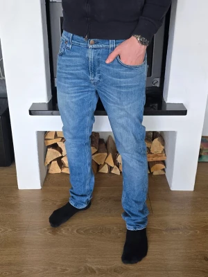 Nudie jeans - Snygga Nudie jeans. Sitter mer som W32/L32, även om det står 33/32. Skriv om du undrar något! 😄