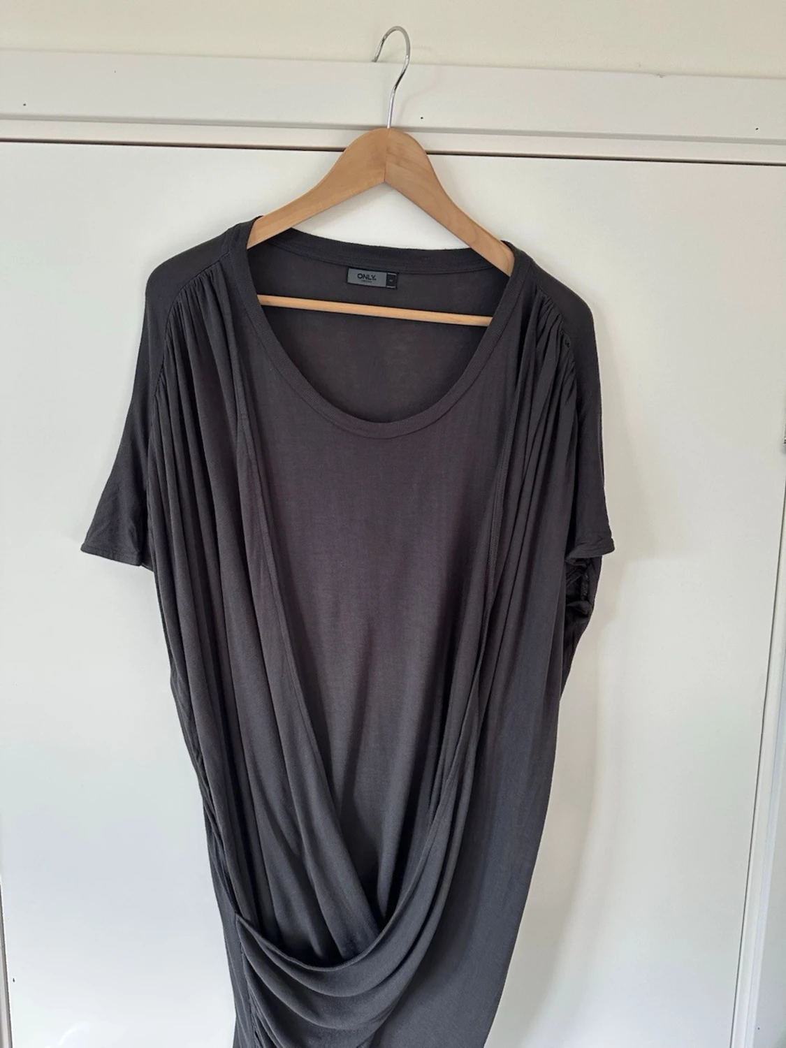 Mörkgrå draperad klänning ONLY, storlek M - 3