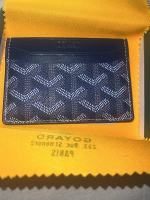 G0Y4RD - Helt ny G0Y4RD plånbok i blå färg, skriv vid intresse eller frågor!