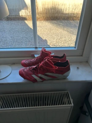 Adidas Predator Elite 45 1/3 Red Dragon - Fotbollsskor i bra skick, används några fåtal gånger.