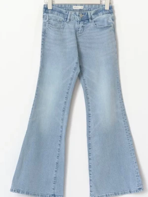 Ljusblå bootcut jeans från Gina Tricot - Snygga helt nya ljusblå bootcut jeans från Gina Tricot. Köpt för 399,95 sek