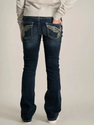 Mörkblå low waist bootcut jeans med fina fickor - Säljer ett par mörkblå low waist bootcut jeans med supersnygga fickor från gina Young i strl 152! De är aldrig använda💞 hoppas någon är intresserad av att köpa!