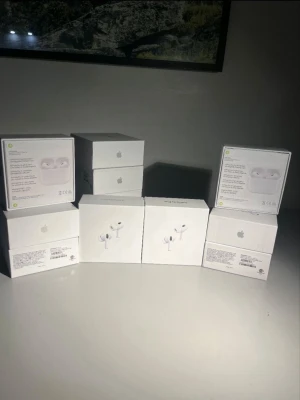 AirPods generation 2  - Dm för mer info 