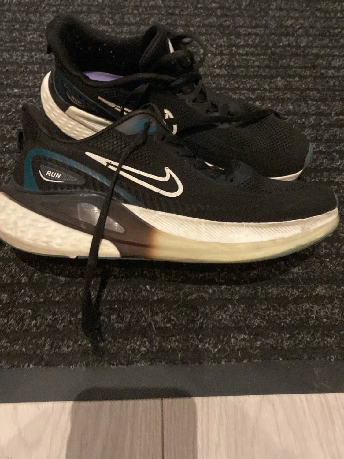 Nike svartvita sneakers - 1