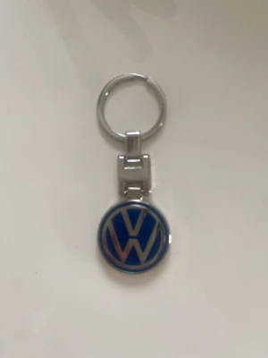 Bil Nyckelringar  -  snygga nyckelringar i metall med bilmotiv . 69kr/st , finns fler kvar 