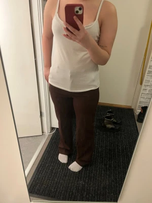 Vero Moda kostymbyxa  - Säljer då den inte kommer till användning. Den är i modellen VMZAMIRA MR SLIM STRAIGHT PANT. 