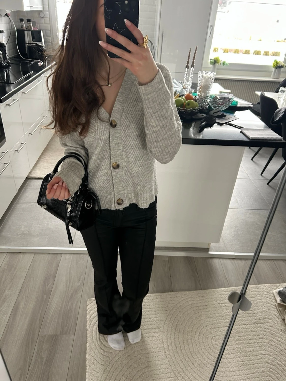 Grå ribbstickad kofta med knappar