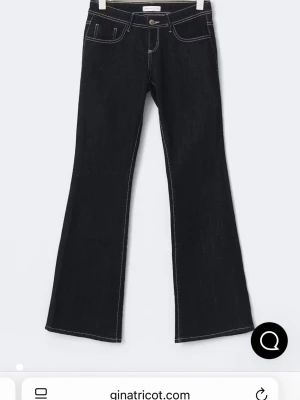 Bootcut jeans från Gina Tricot - Säljer dessa jeans från Gina. Har inte använt så mycket typ 3 gånger. Är som ny köpte slutet av december. De är i storleken tall och de passar mig bra är 170cm lång. Skriv ifall du är intresserad✨💗