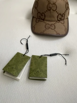 Beige GG keps från Gucci byte Äkta - Byter endast mot gg canvas keps denna vara e ÄKTA 