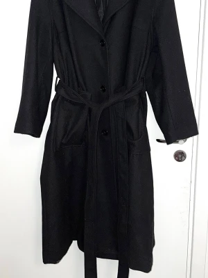 Kappa med skärp - Ny kappa i ullblandning  storlek XXL från XLNT/kappahl.   Kan användas med eller utan skärp