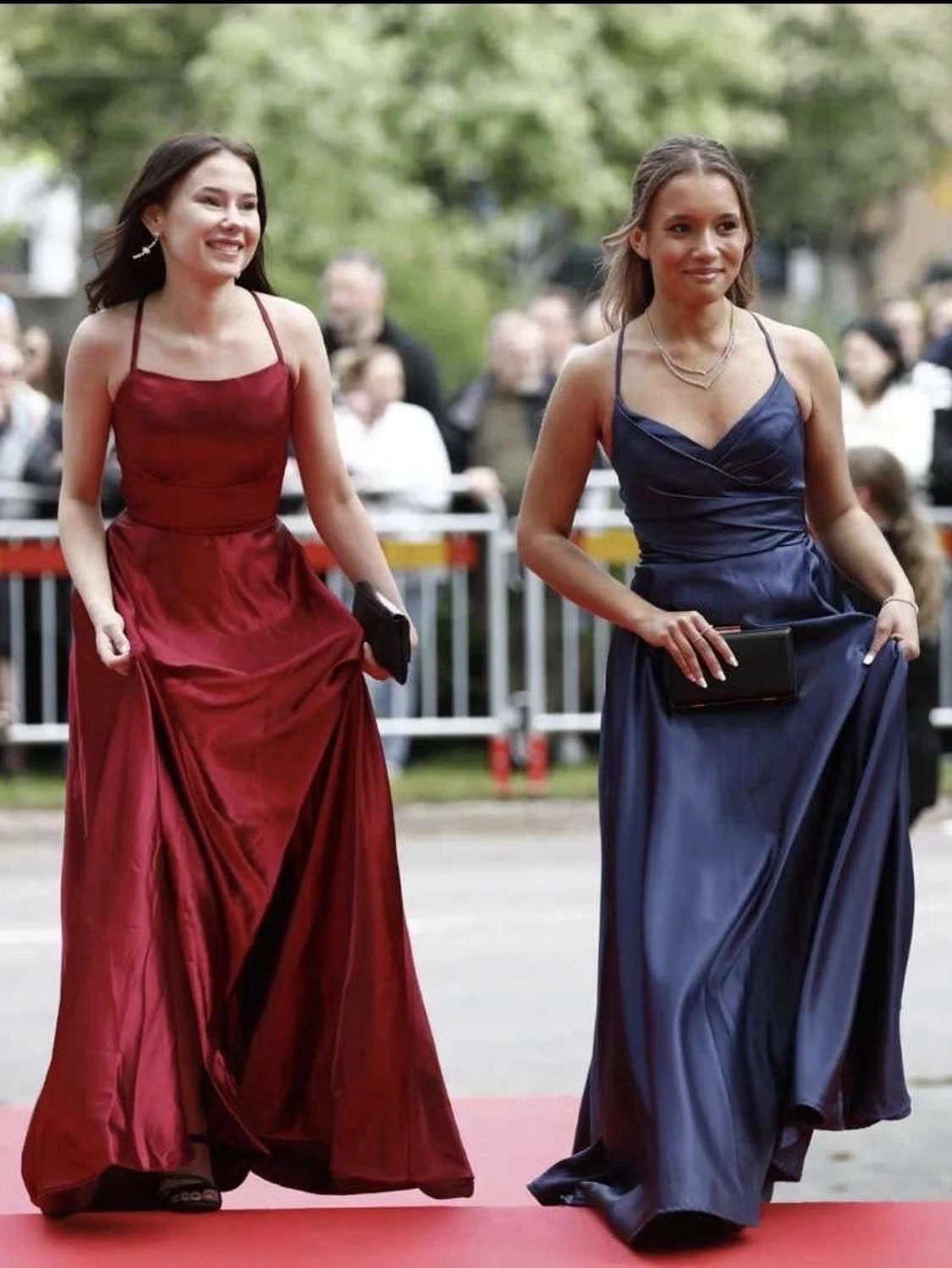 Vinröd balklänning med snörning - 2