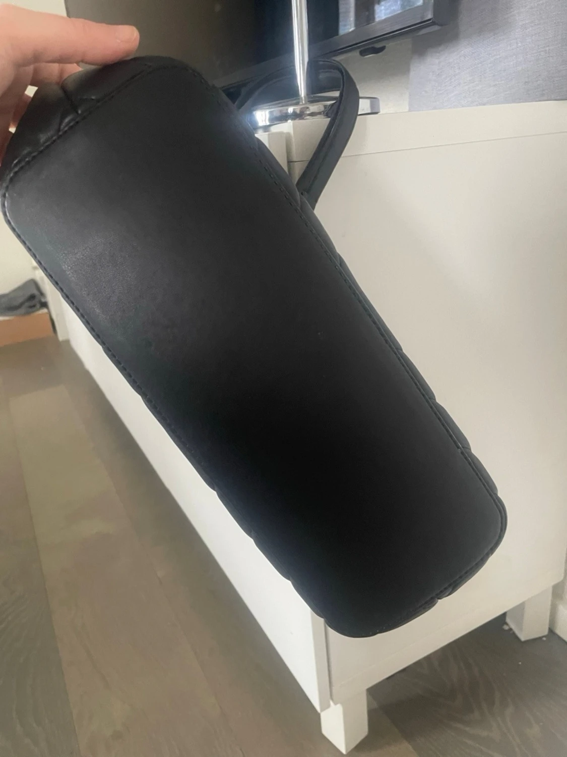 Svart quiltad handväska från DKNY - 3