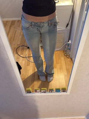 True Religion ljusblå bootcut jeans - Säljer då dom inte har kommit till användning! Lappen är borta men aldrig använda💗