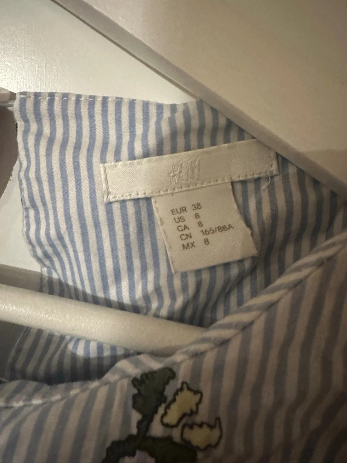 Blommig blus med volangärm från H&M - 1